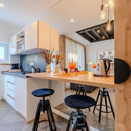 Dioniz Luxury 1 Апартаменти